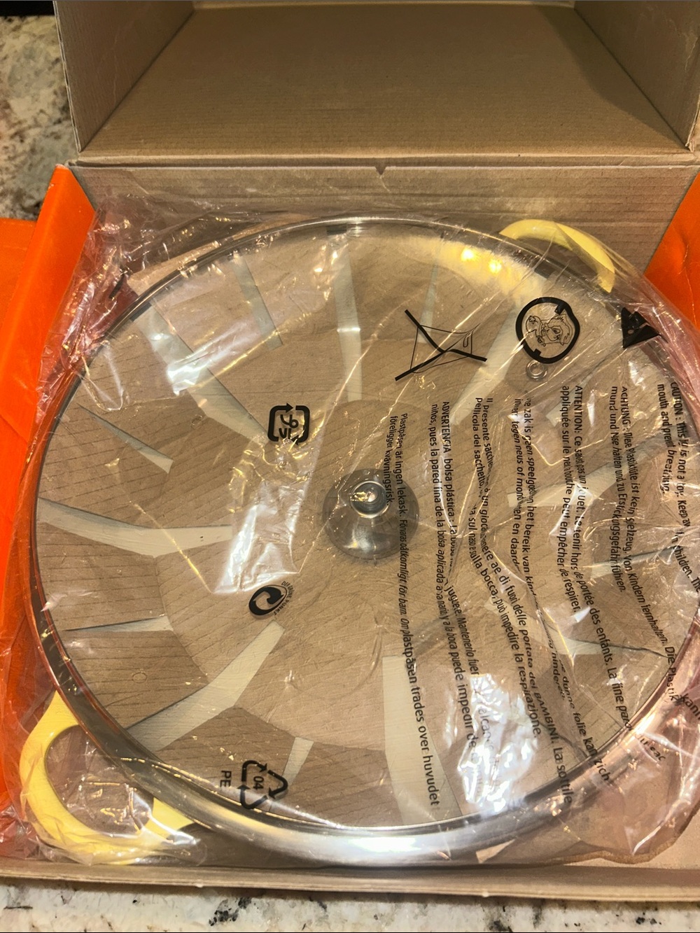 Le Creuset Soleil Cast Iron Skillet With Glass Lid NWT - Picture 12 of 13